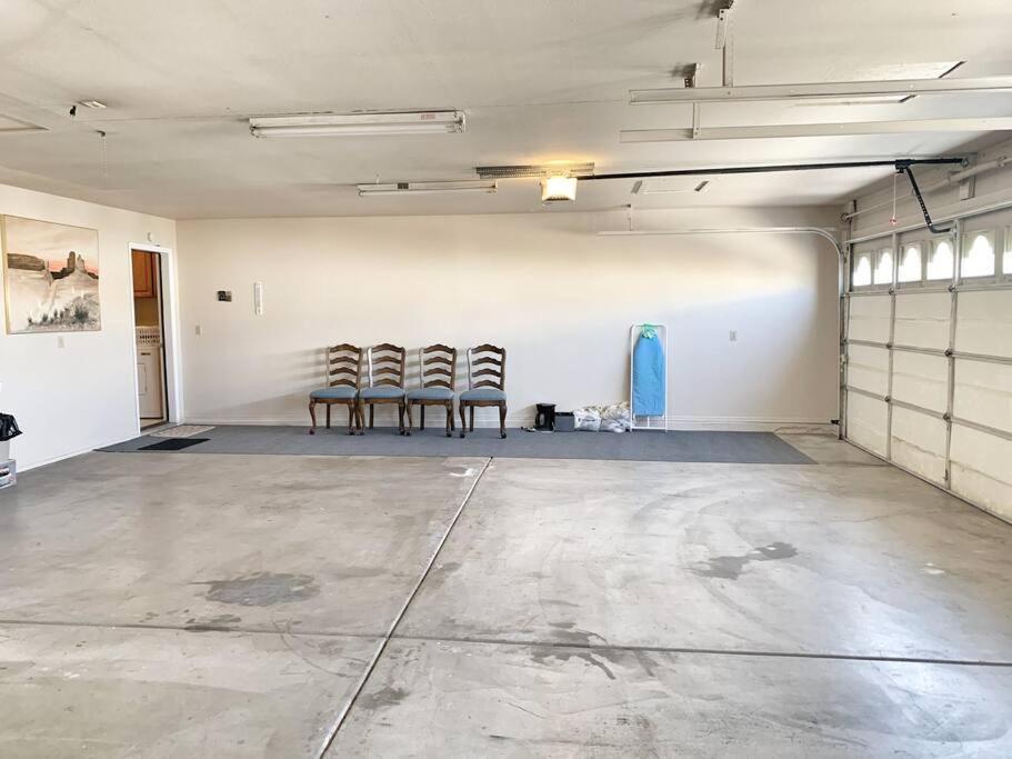 Desert Getaway - Centrally Located, Trail Access Steps Away! Lake Havasu City Exterior photo